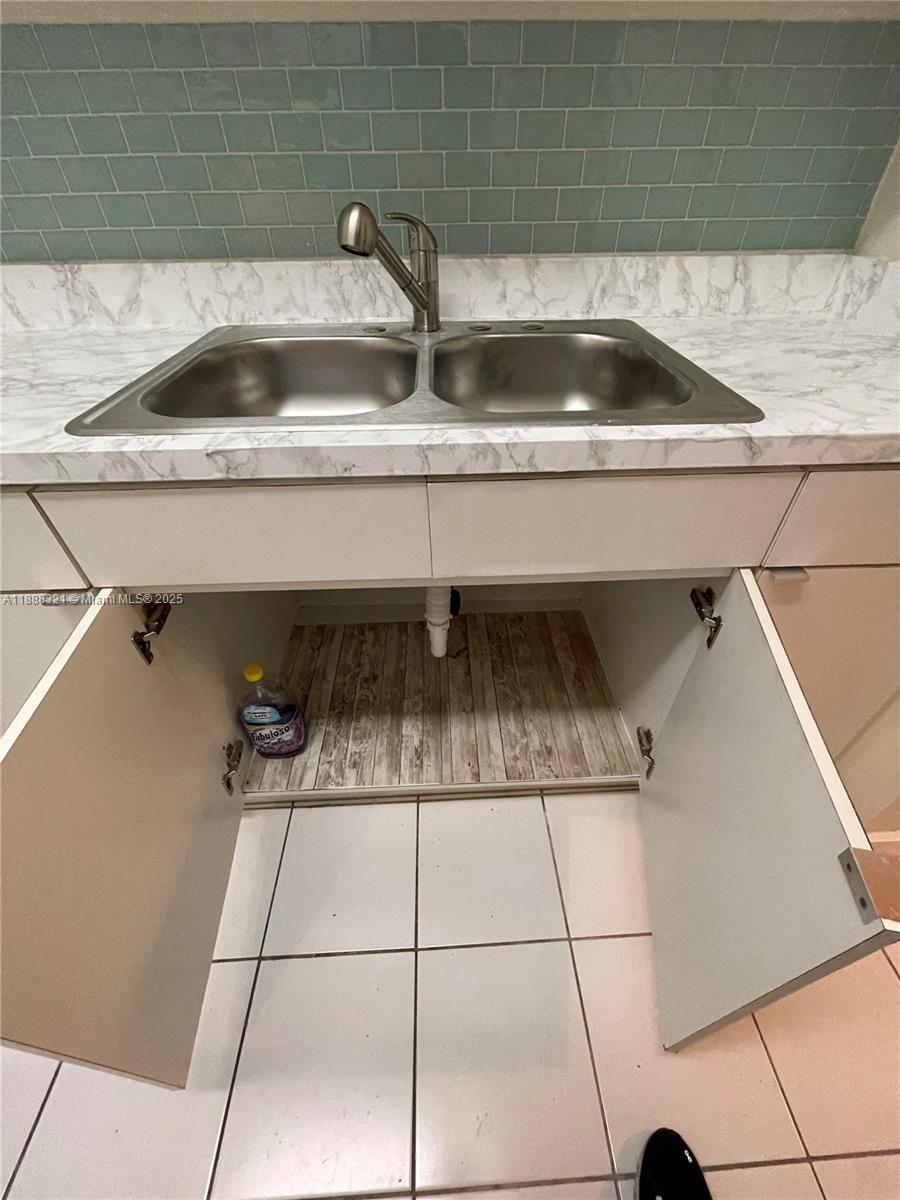 SEVENTEENTH GREEN CONDO - Residential
