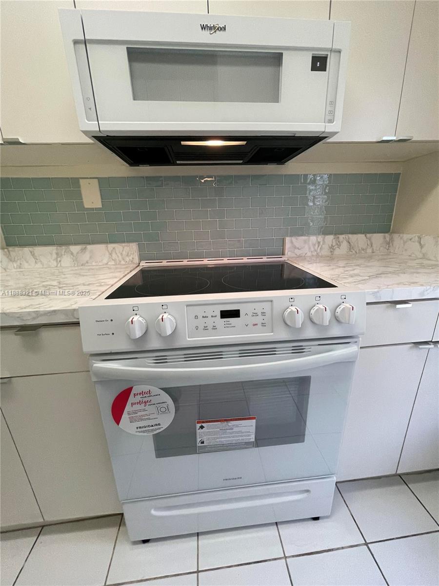 SEVENTEENTH GREEN CONDO - Residential