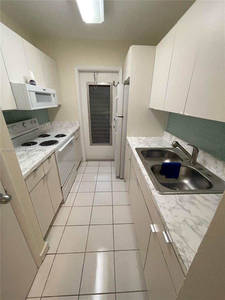 SEVENTEENTH GREEN CONDO - Residential