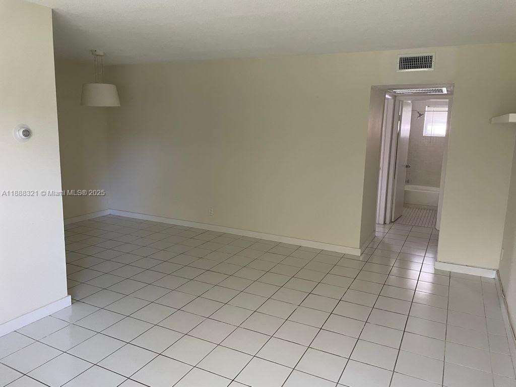 SEVENTEENTH GREEN CONDO - Residential