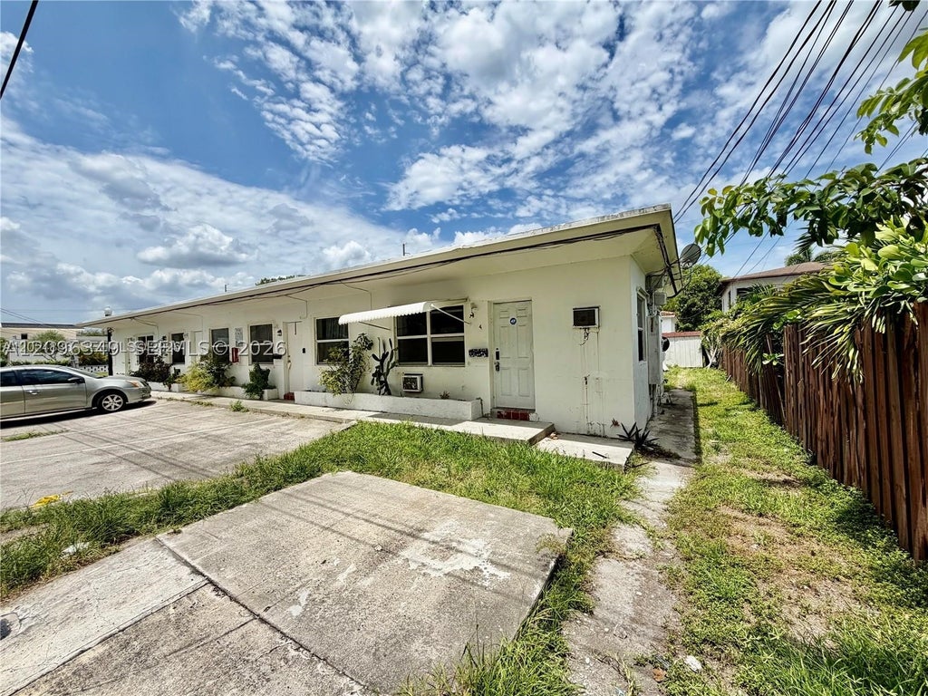 Photo of 2041 Jackson St #2, Hollywood, FL 33020 (MLS # A12096349)