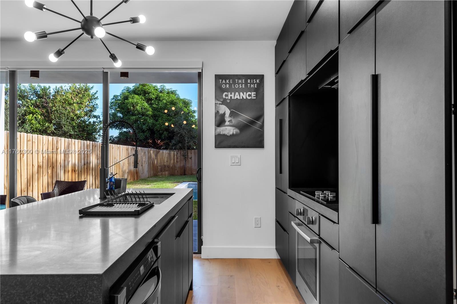 AMD MIAMI SUBURBAN AC - Residential