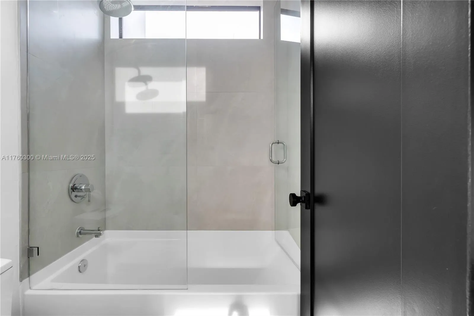 Miami, Florida 33145, United States, 3 Bedrooms Bedrooms, ,3 BathroomsBathrooms,Residential,Active,85662