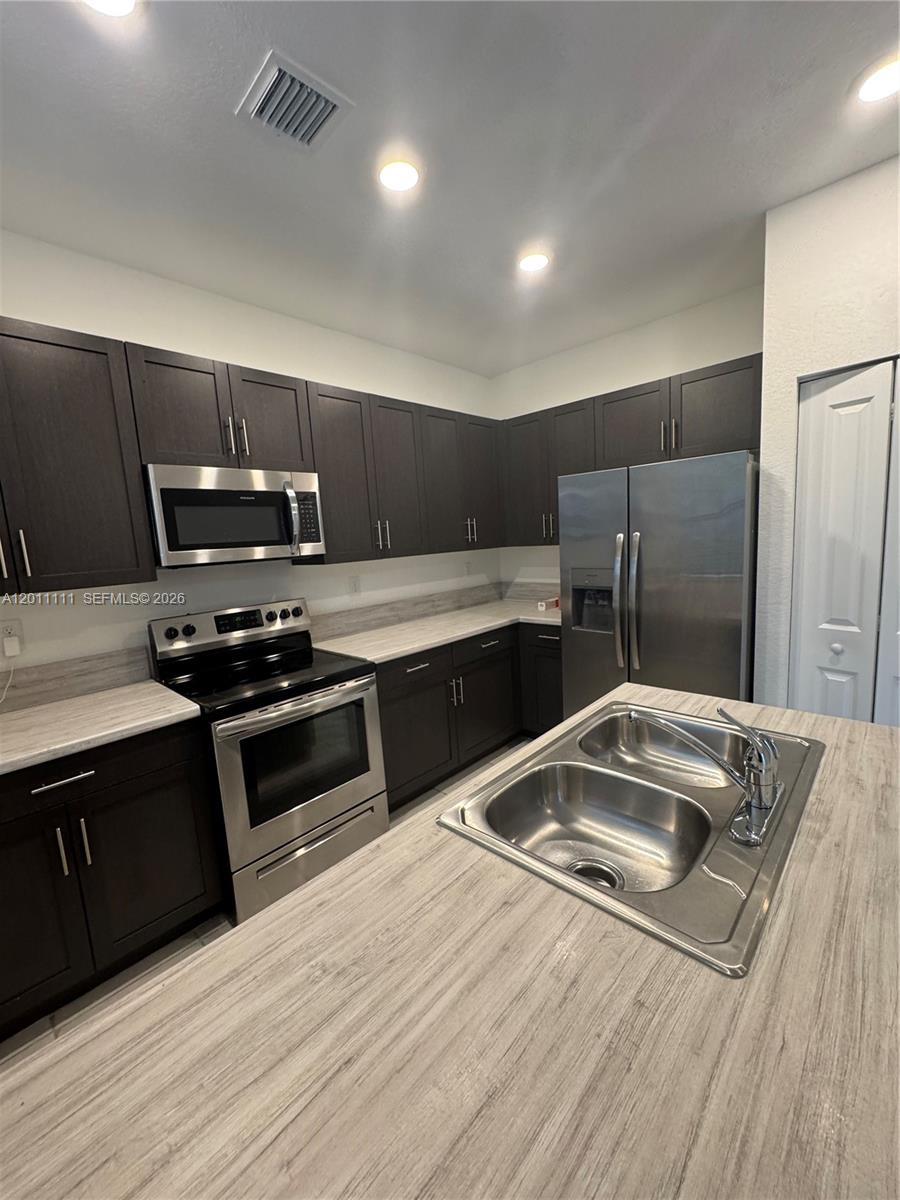 PINE ISLE - Residential