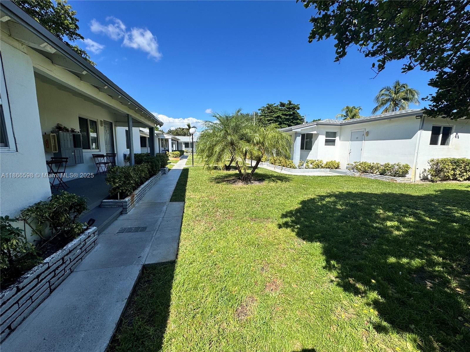 HOLLYWOOD LITTLE RANCHES - Residential Lease