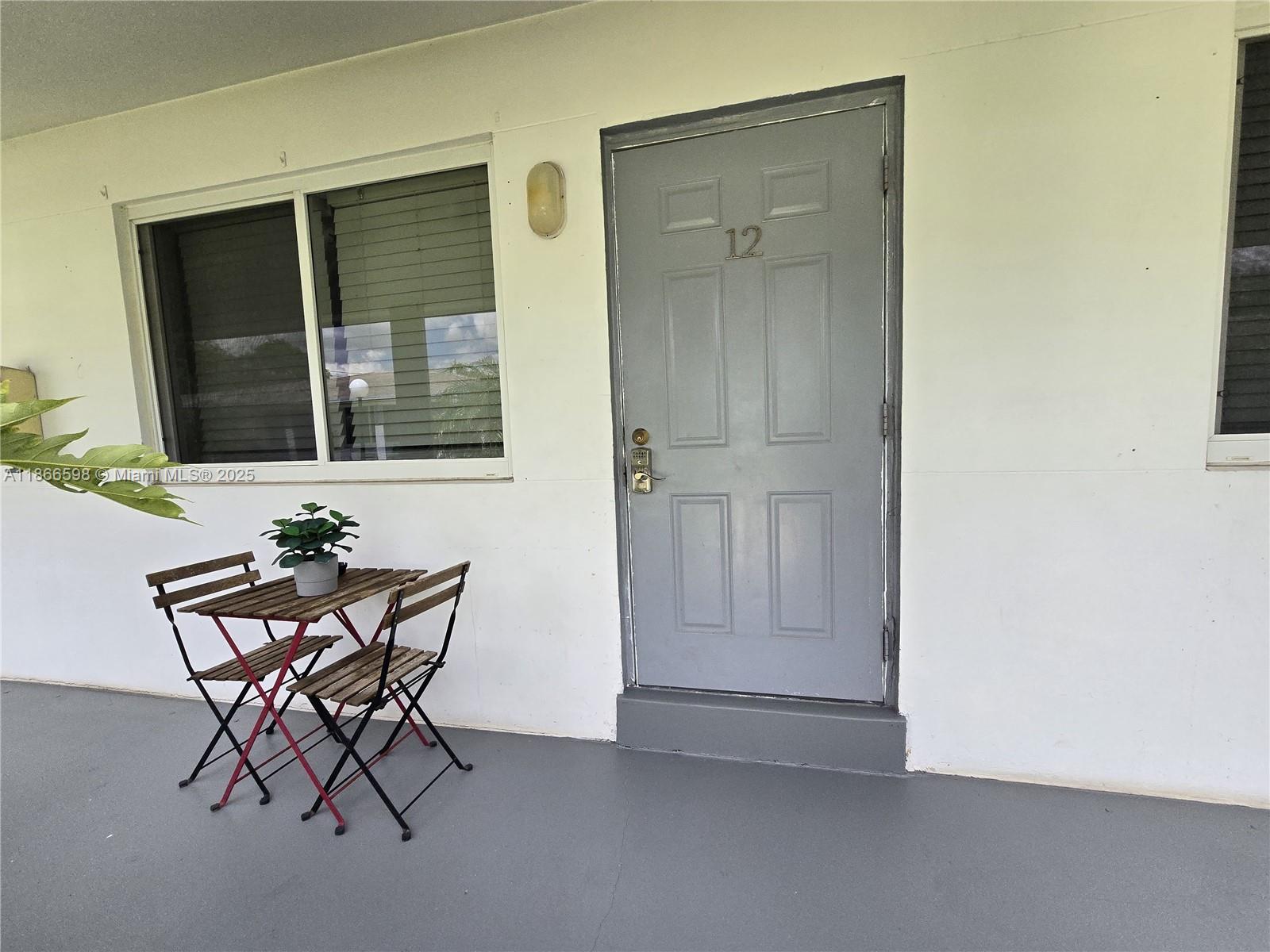 HOLLYWOOD LITTLE RANCHES - Residential Lease