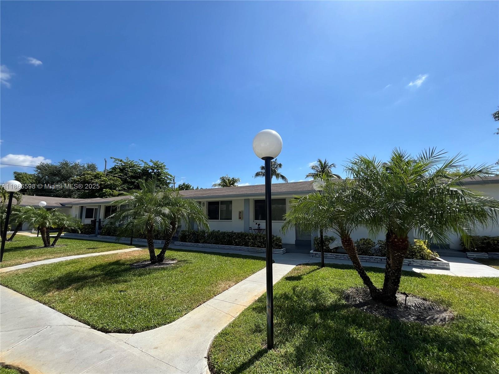 HOLLYWOOD LITTLE RANCHES - Residential Lease