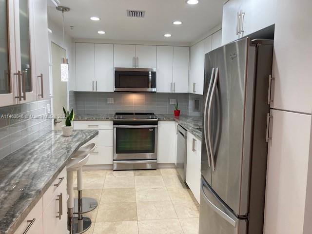 Photo 1 of 90 Edgewater Dr 907, Coral Gables, Florida, $2,950, Web #: 11463046