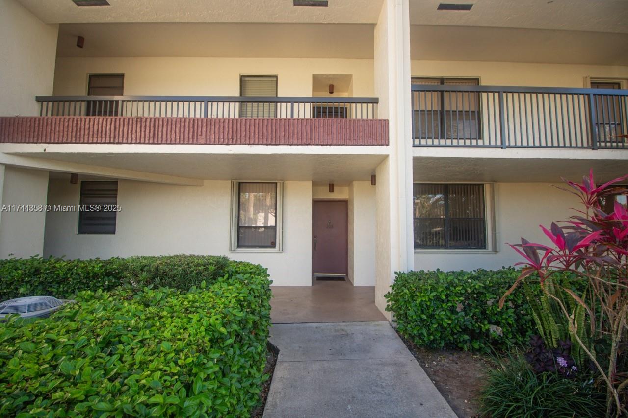 LAKES OF NEWPORT 2 CONDO - Residential