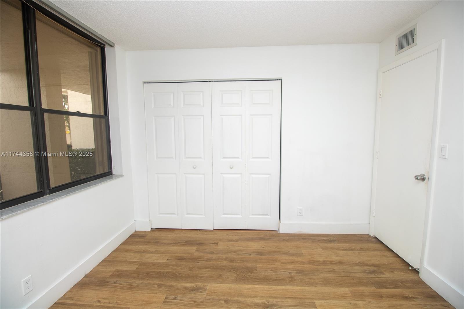 LAKES OF NEWPORT 2 CONDO - Residential