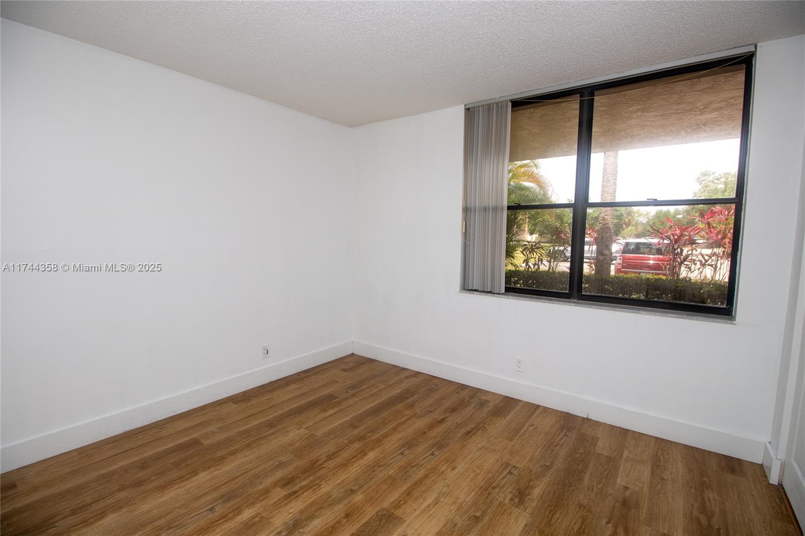 LAKES OF NEWPORT 2 CONDO - Residential