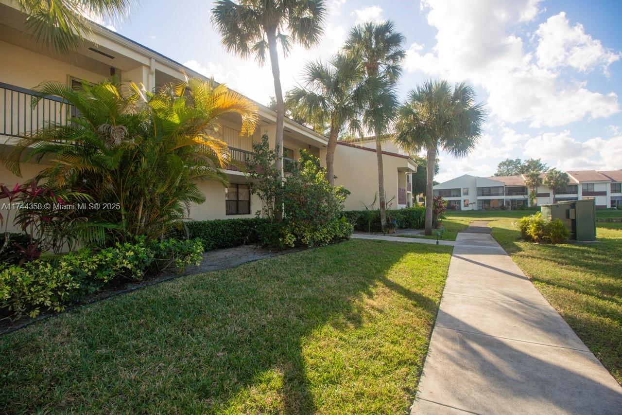 LAKES OF NEWPORT 2 CONDO - Residential