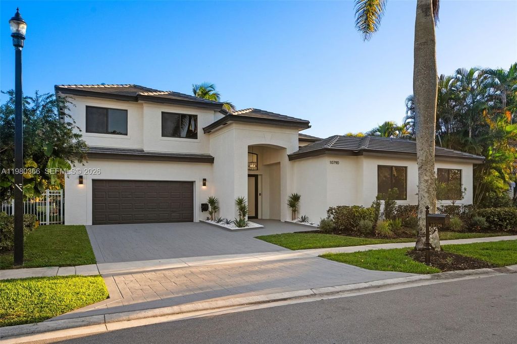 Photo of 10790 Haydn Dr, Boca Raton, FL 33498 (MLS # A11980366)