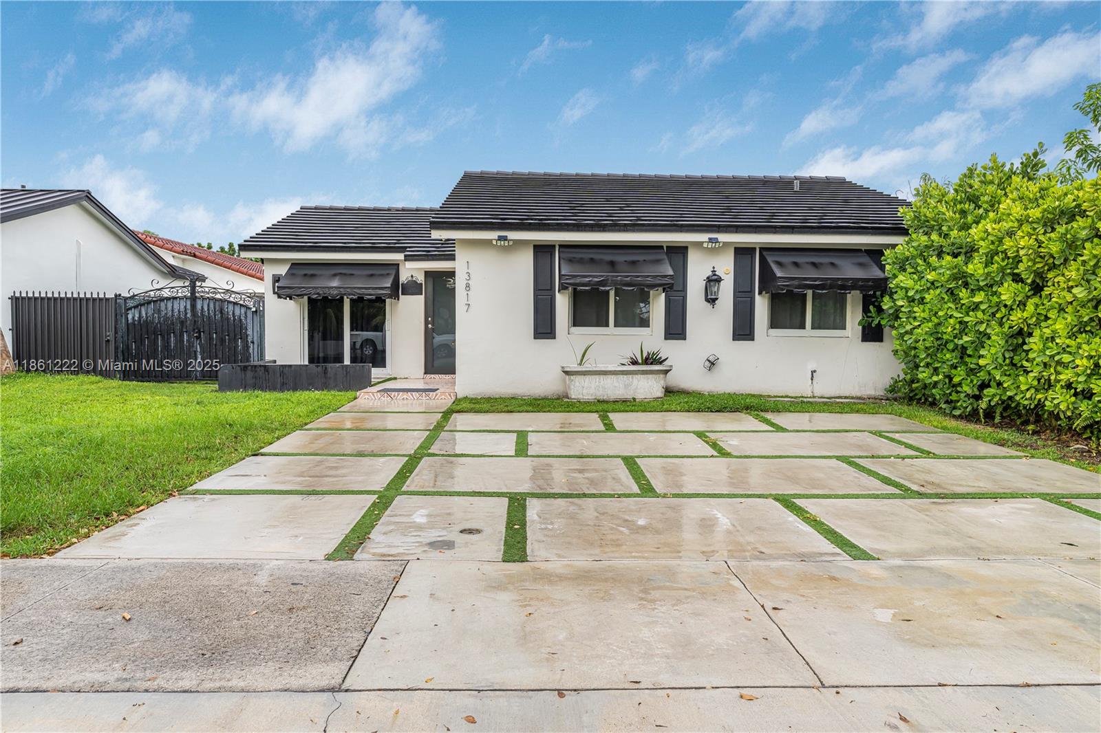 Spacious Single Family Home for rent in the Tamiami Area. Property features 'Florida' Room, as well as Master Bedroom with double vanities & luxury walk-in closet. Washer/Dryer and no HOA! House has all Impact windows and doors! Property in close proximity to FIU, and major restaurants/retailers. Prime Location!