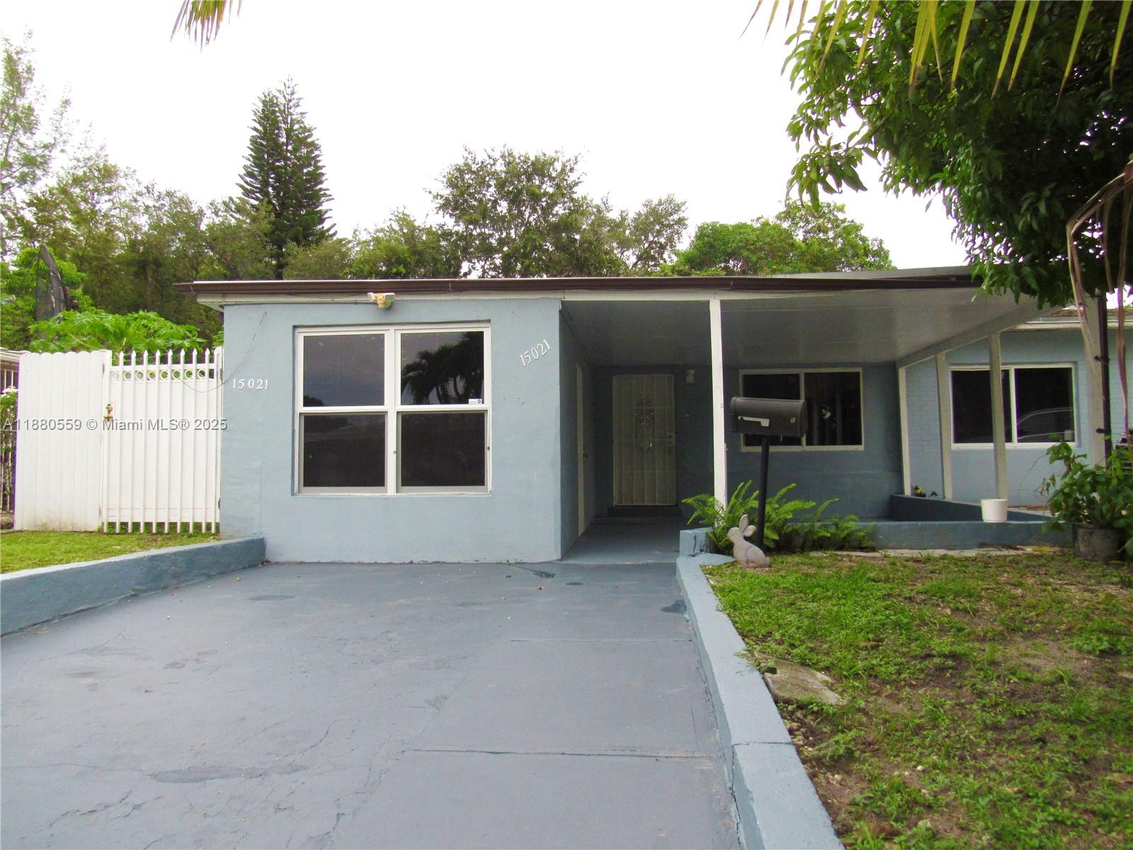 Welcome to this spacious 4-bedroom, 3-bathroom pool home located in a highly desirable Miami neighborhood. Perfectly blending comfort and style, this property is designed for both entertaining and everyday living.
Inside, you’ll find an open and airy layout with abundant natural light, generously sized bedrooms, and three full bathrooms for ultimate convenience. The modern kitchen offers plenty of counter space and storage, making it a central hub for family gatherings or entertaining guests.
This home is conveniently located near shopping, dining, schools, and major highways, making commuting a breeze while keeping you close to everything Miami has to offer.