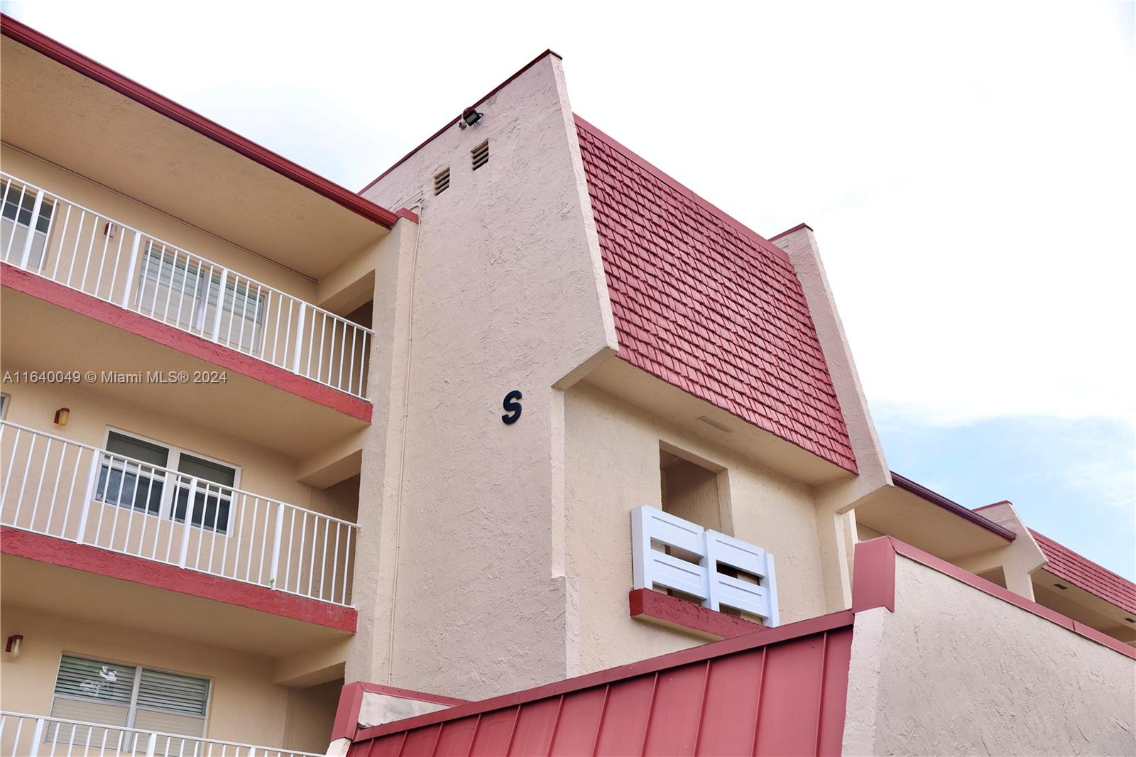 ORIOLE GOLF & TENNIS CLUB - Residential