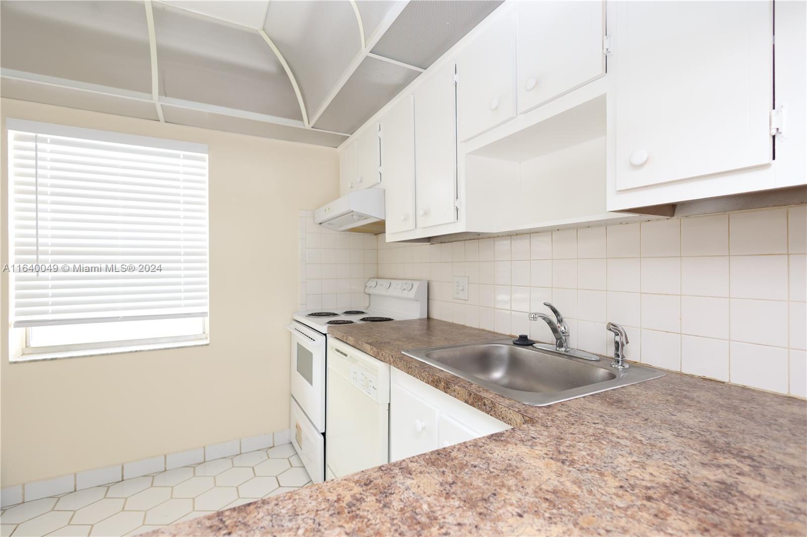 ORIOLE GOLF & TENNIS CLUB - Residential