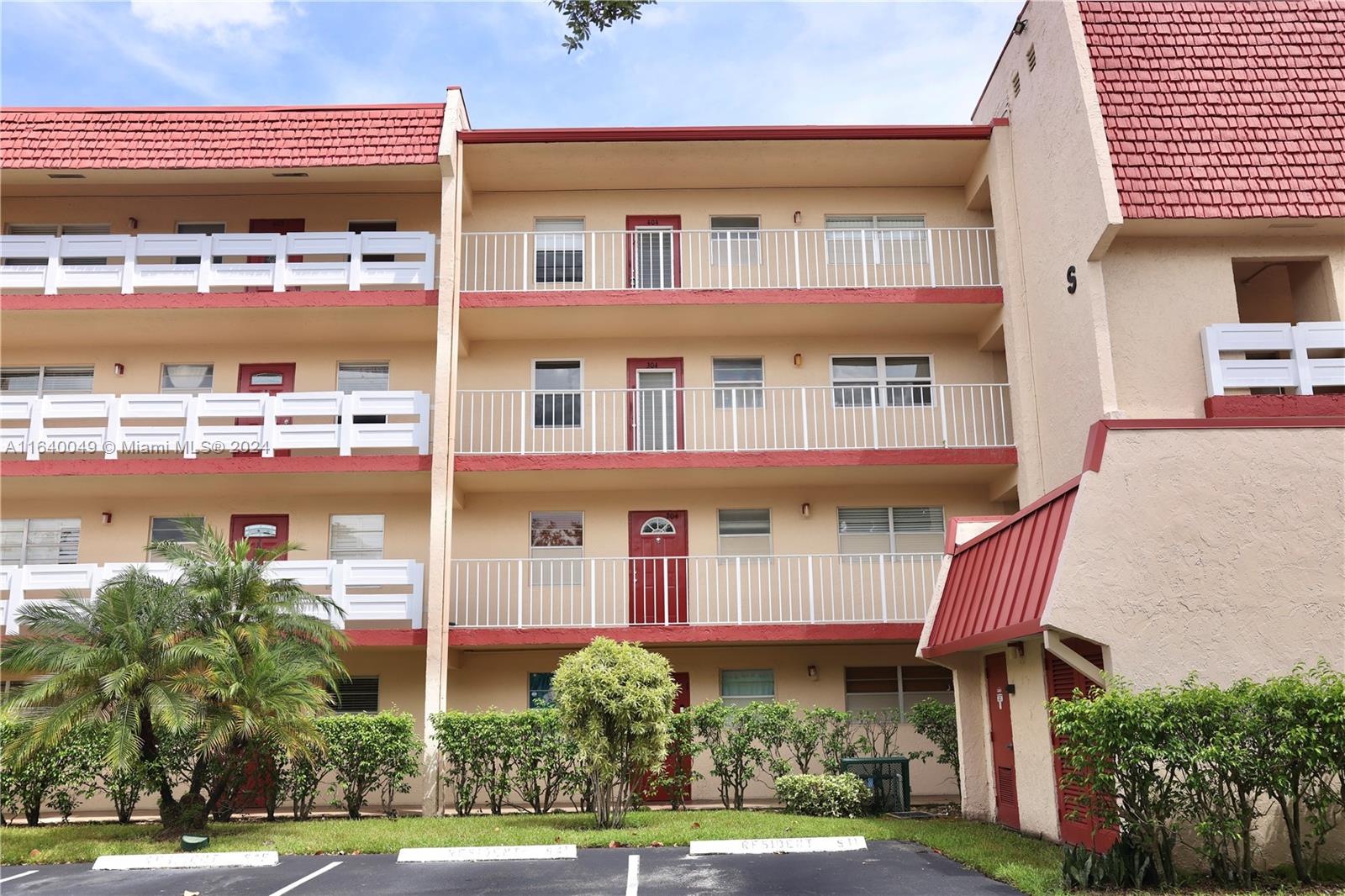 ORIOLE GOLF & TENNIS CLUB - Residential