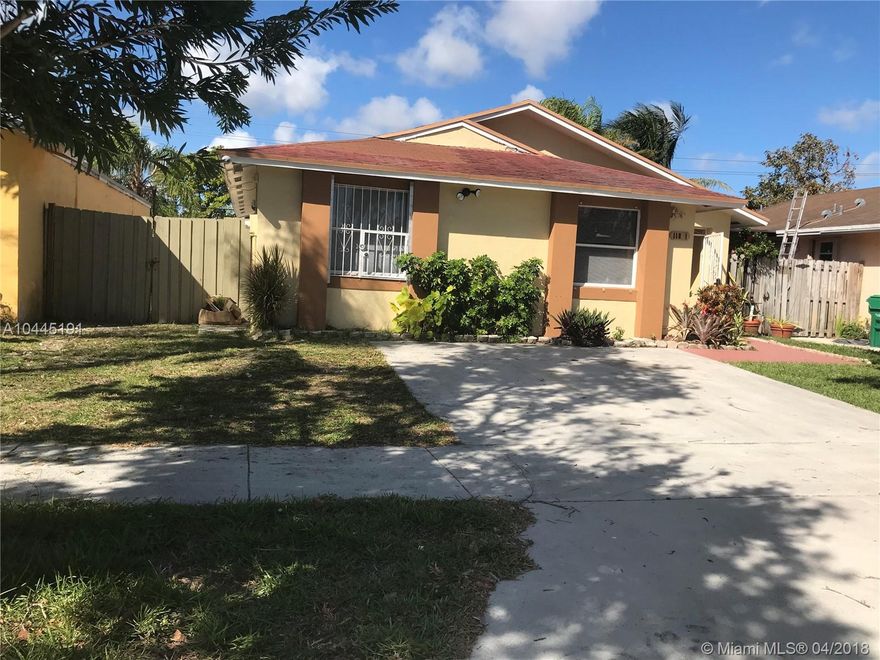 Beautiful 3/2 Single Family Home, very spacious , FHA is OK, no HOA, plenty space for boat, parking and more,remodeled bathrooms , great alarm sistem. and more, you have to see it. NEW ROOF.