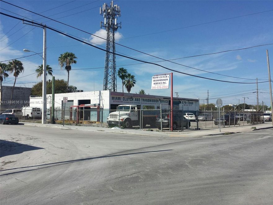 ATTENTIONS BUILDERS, DEVELOPERS, INVESTORS Development opportunity Close to Wynwood area and Omni Area 2 assembled lot on 20St total 20625 Sq. With Crown Castle as a tenant on the back lot with a new payment of $ 2869 per month plus 80 % property taxes payments and a month-to-month $ 3000 mechanic shop, you can receive income while planning the development. Ft Do not Disturb the tenant's driving around before sending the LOI. See attachment zone T6 8,