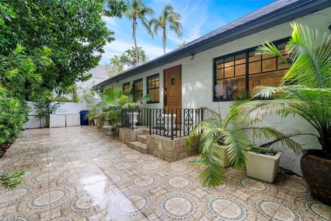 242 Meridian Ave Miami Beach FL 33139
