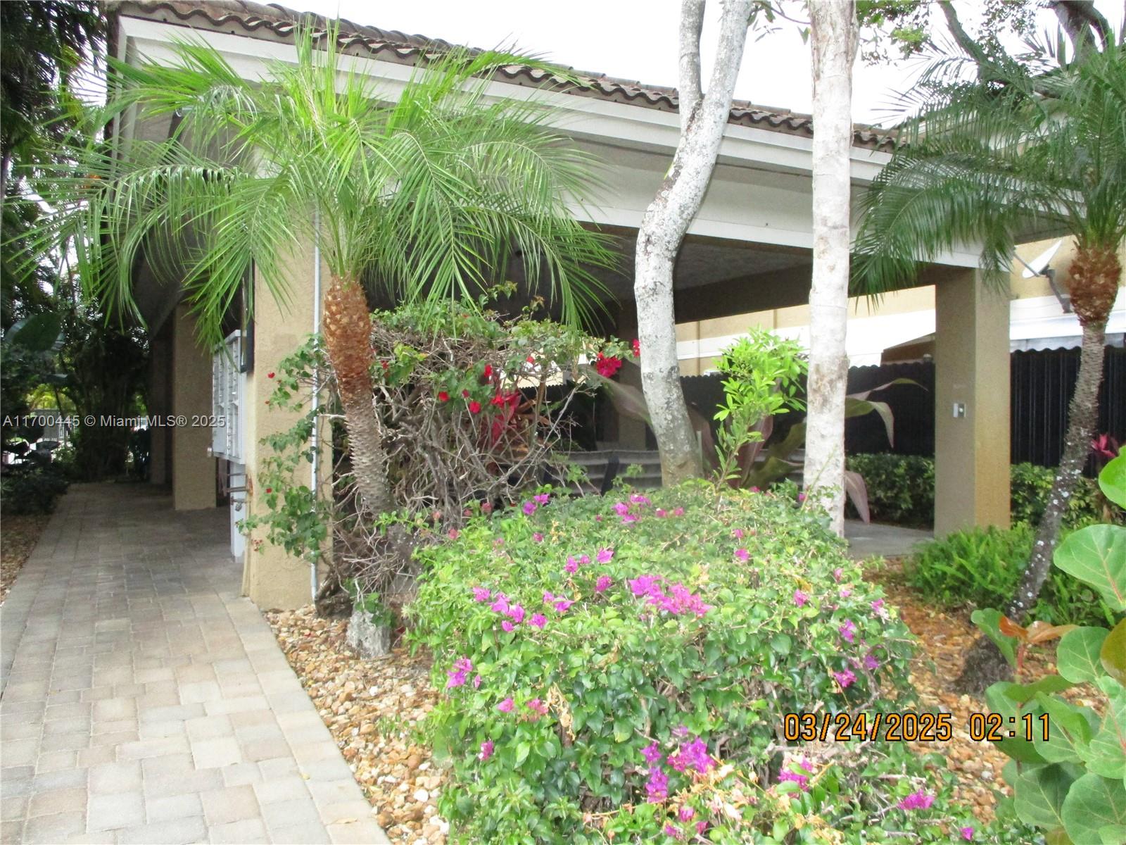 Rental Property at 4802 Washington St 2, Hollywood, Broward County, Florida - Bedrooms: 2 
Bathrooms: 2  - $2,500 MO.