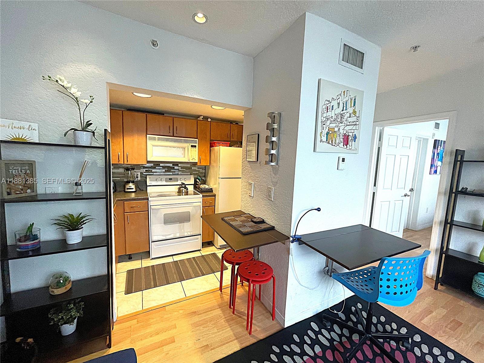 WELWORTH CONDO - Residential