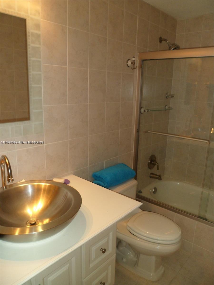 ALEXANDER TOWERS CONDO - Residential Lease