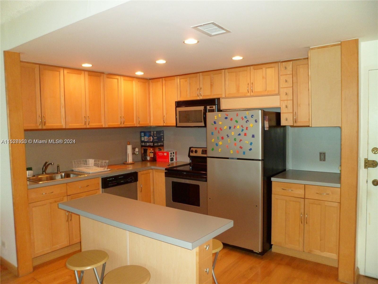 ALEXANDER TOWERS CONDO - Residential Lease