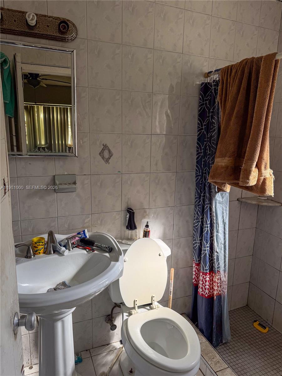 HYDE PARK FIRST SEC - Residential