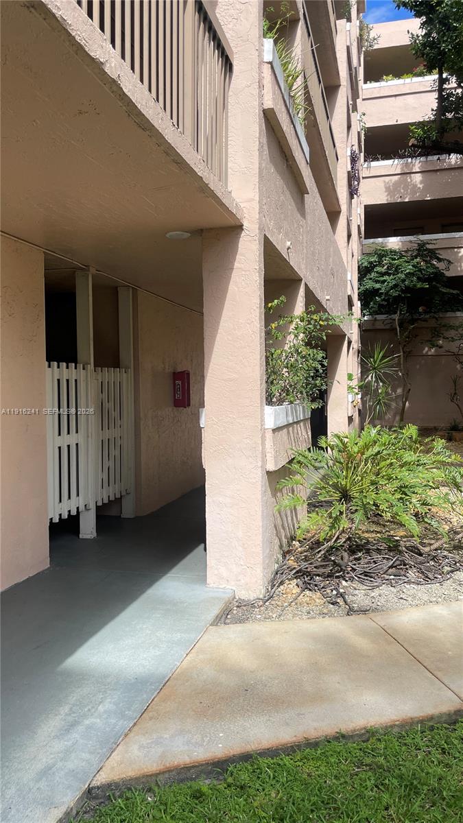 ROYAL PALM AT PLANTATION - Residential