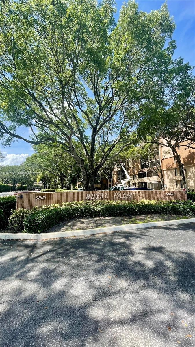 ROYAL PALM AT PLANTATION - Residential