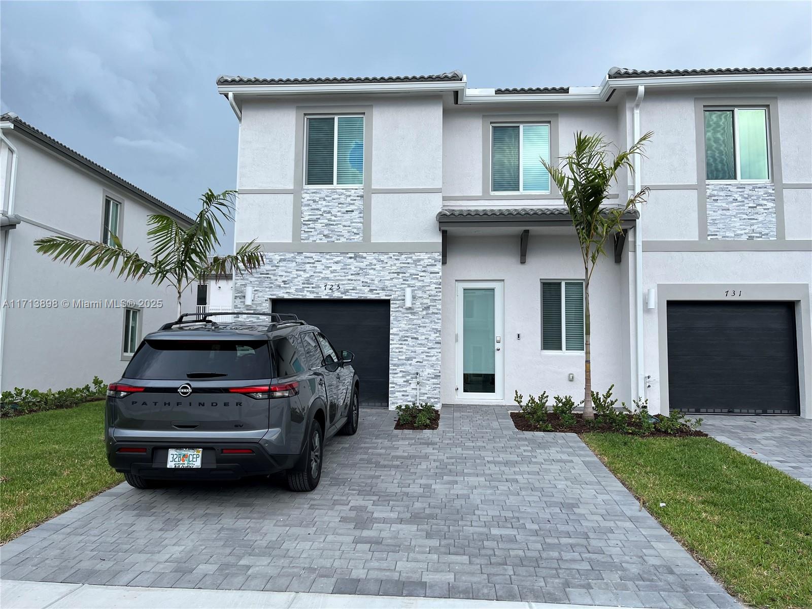 Rental Property at 725 Se 14 Court 725, Homestead, Miami-Dade County, Florida - Bedrooms: 4 
Bathrooms: 4  - $3,000 MO.