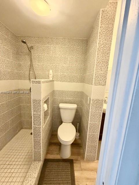 FIRST GULFSTREAM GARDEN - Residential Lease