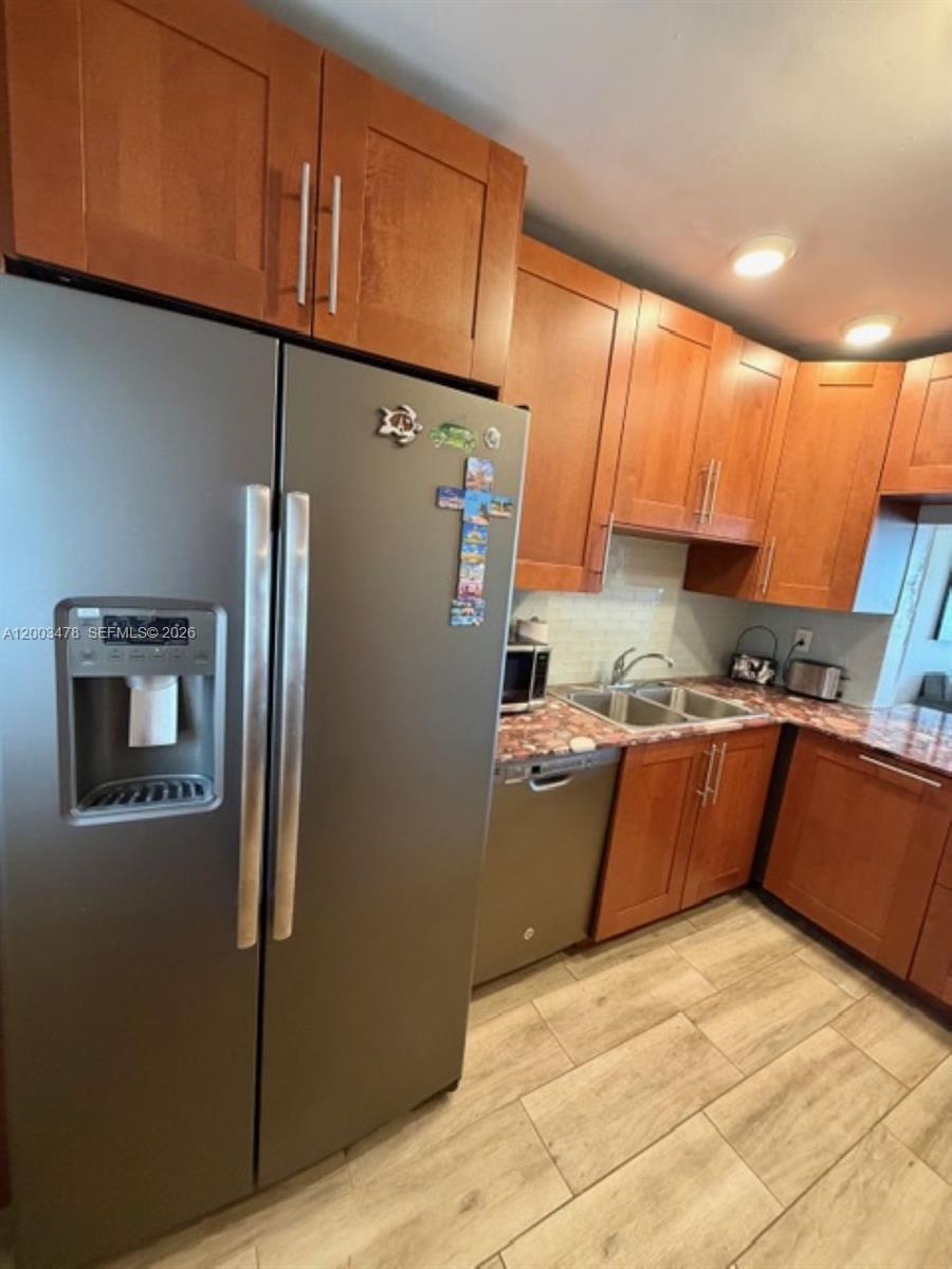 FIRST GULFSTREAM GARDEN - Residential Lease