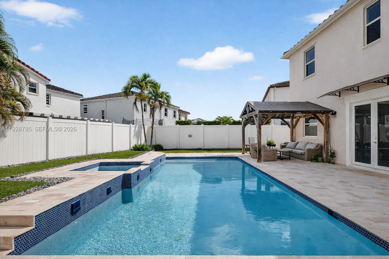 KENDALL COMMONS RESIDENTI - Residential