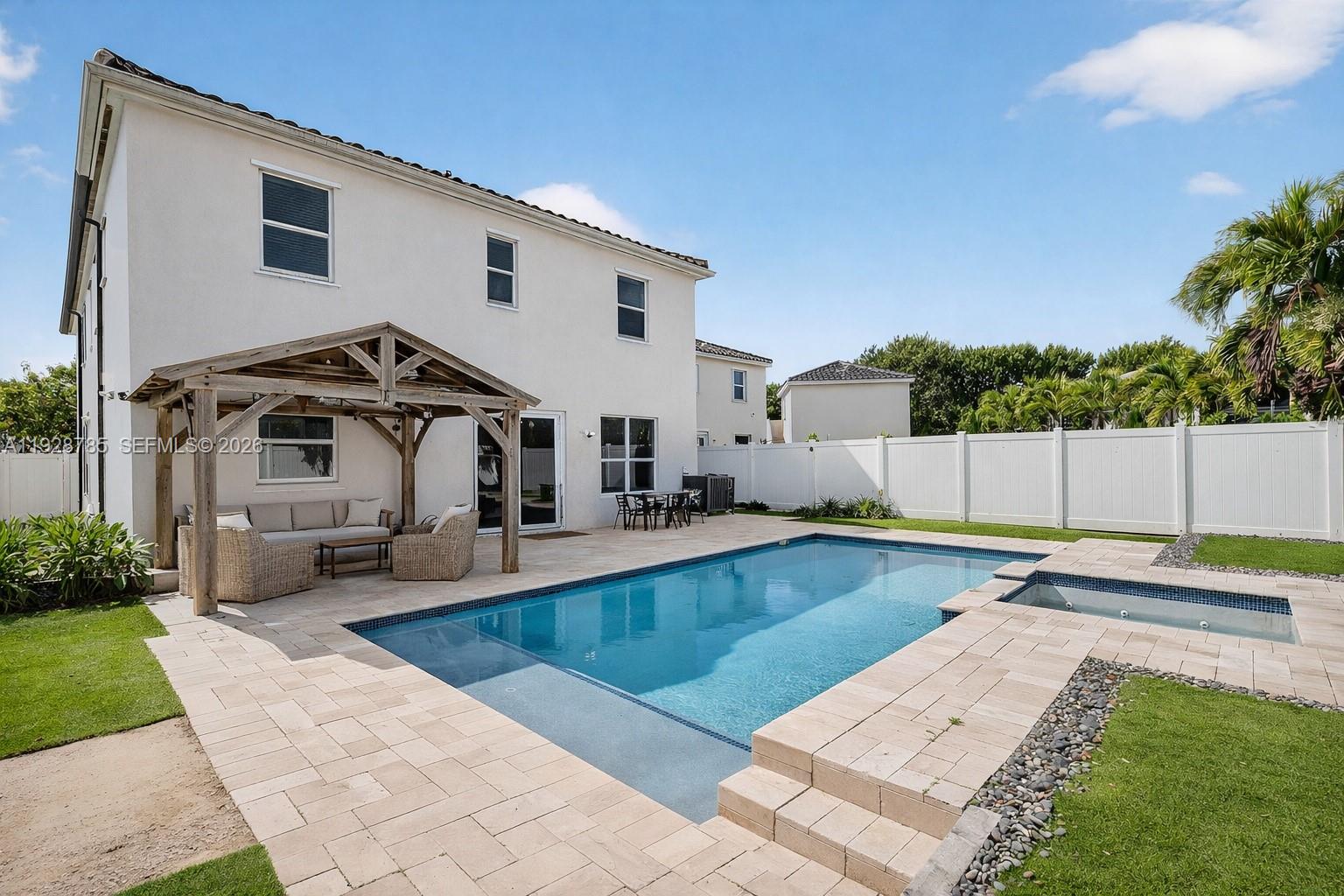 KENDALL COMMONS RESIDENTI - Residential