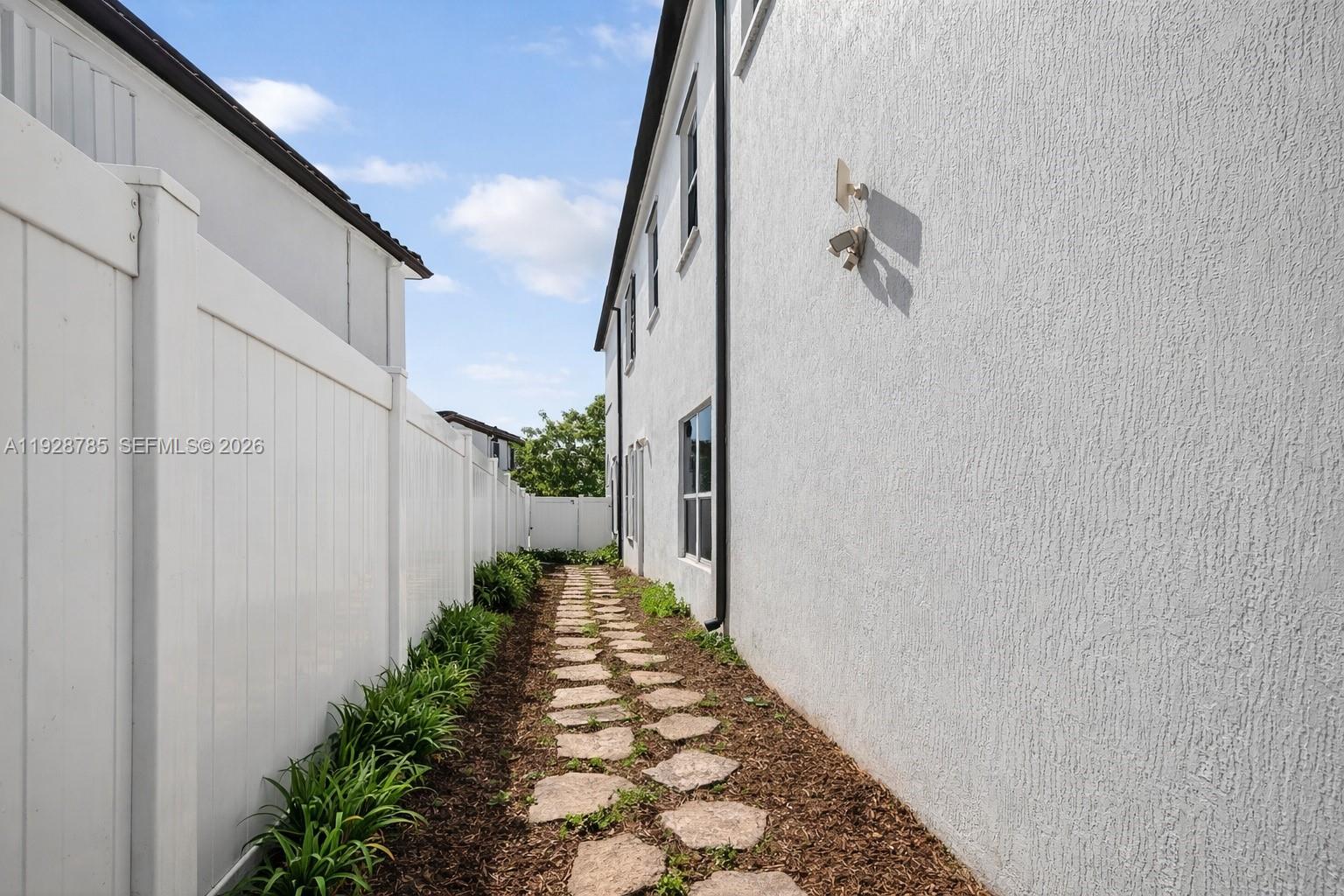 KENDALL COMMONS RESIDENTI - Residential