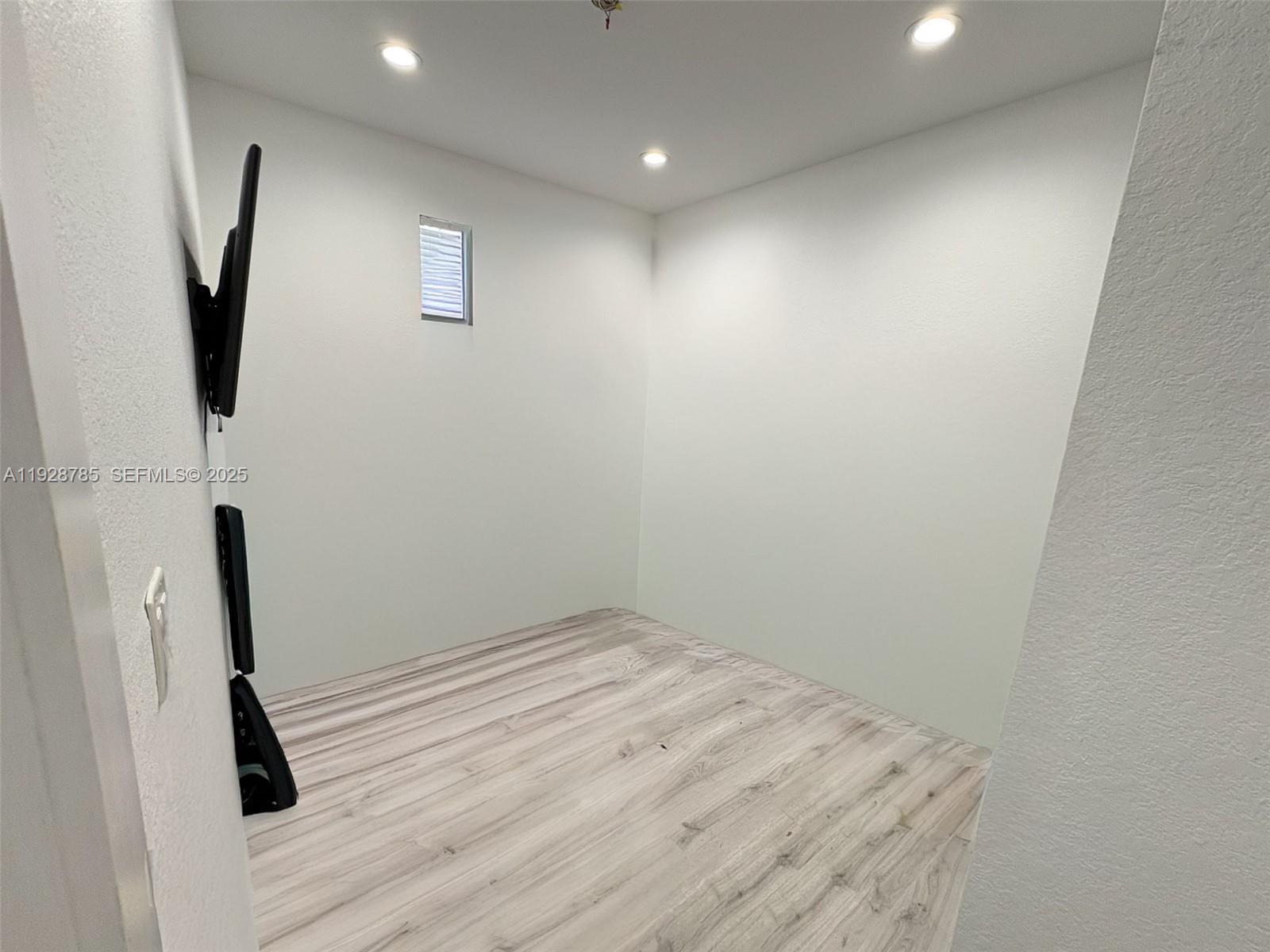 KENDALL COMMONS RESIDENTI - Residential