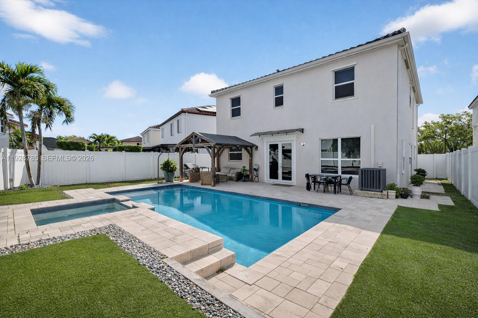 KENDALL COMMONS RESIDENTI - Residential