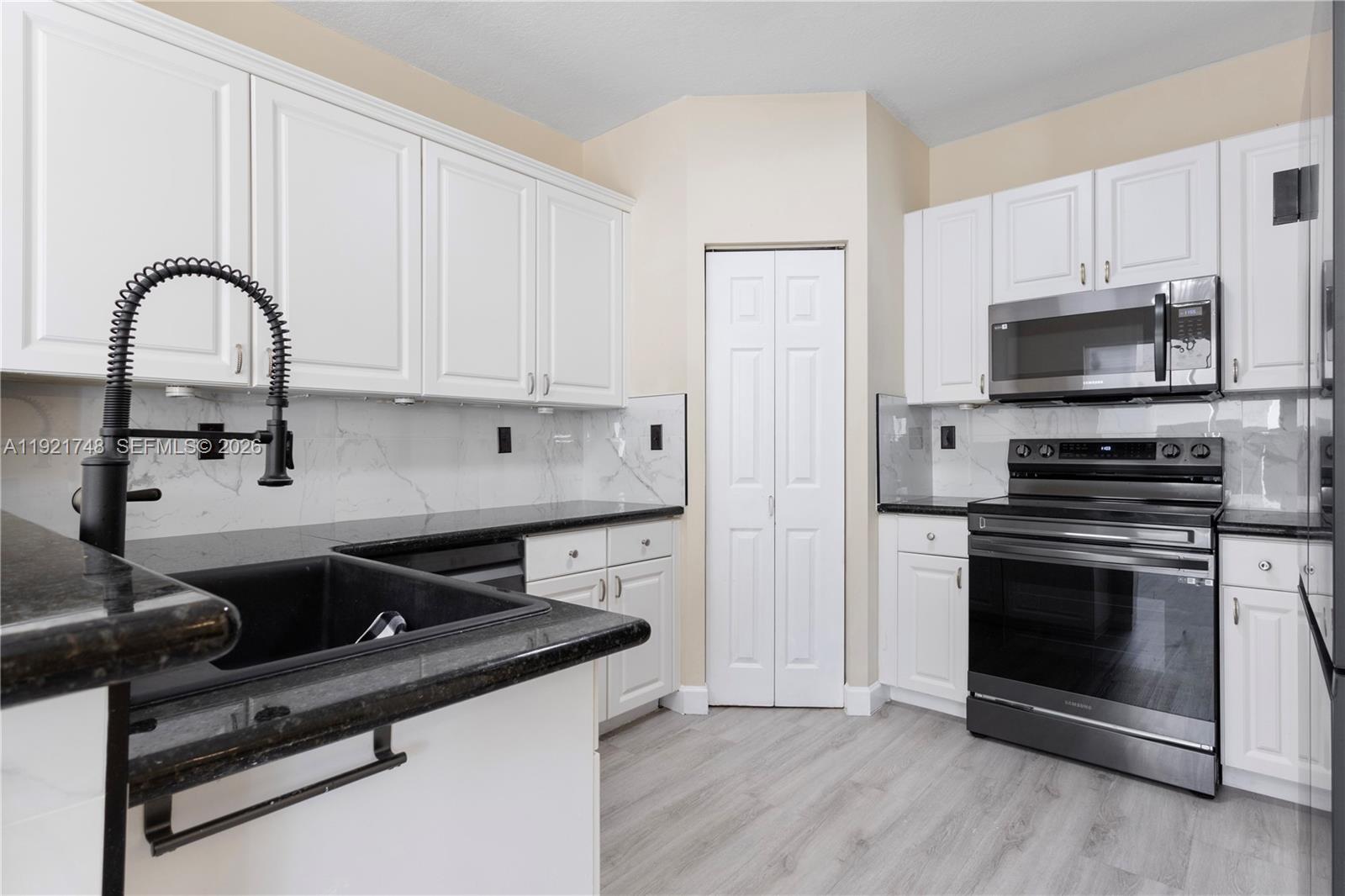 DORAL ISLES MARTINIQUE - Residential