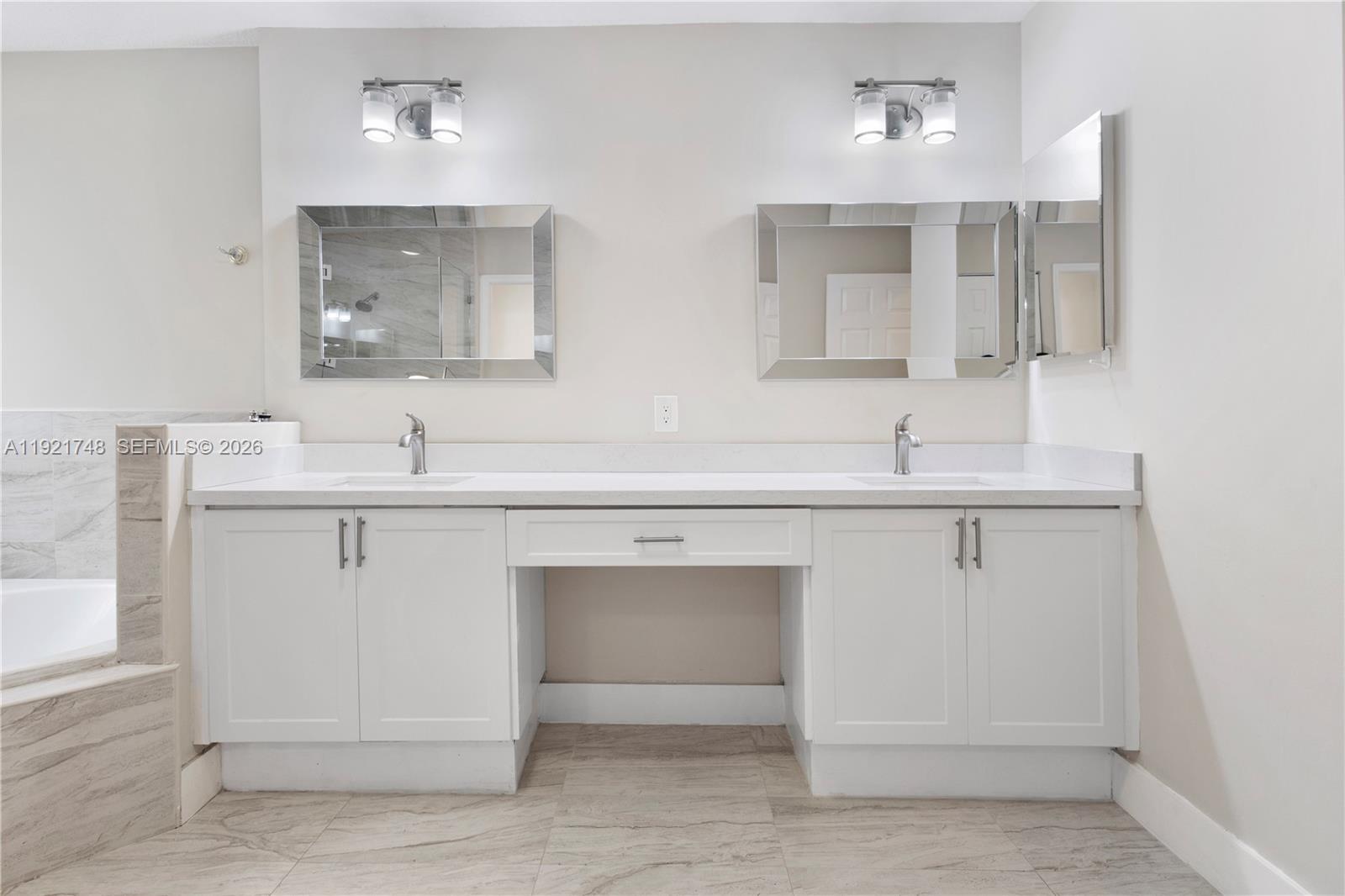 DORAL ISLES MARTINIQUE - Residential