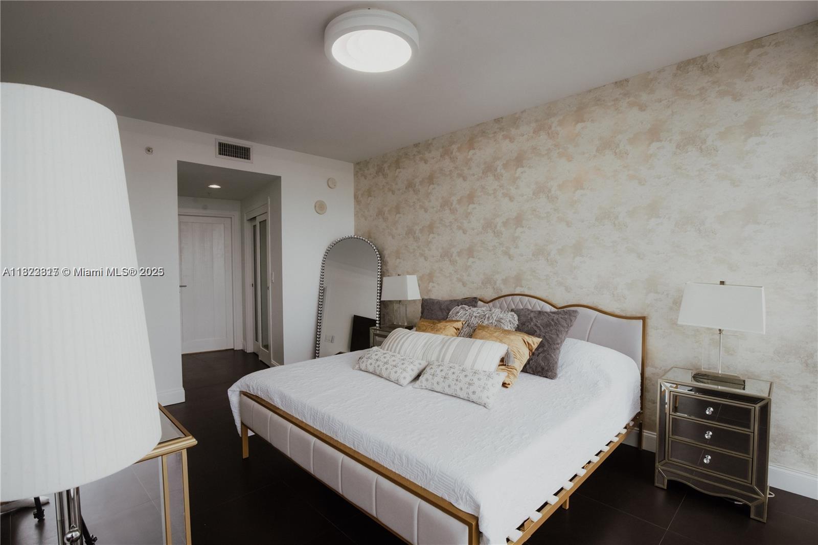 TRUMP ROYALE CONDO - Residential Lease