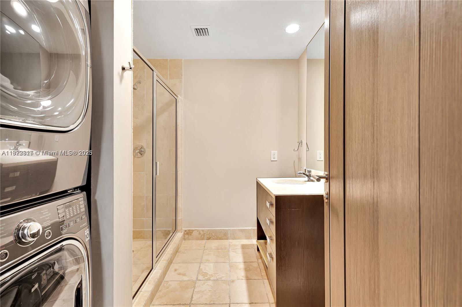 TRUMP ROYALE CONDO - Residential Lease