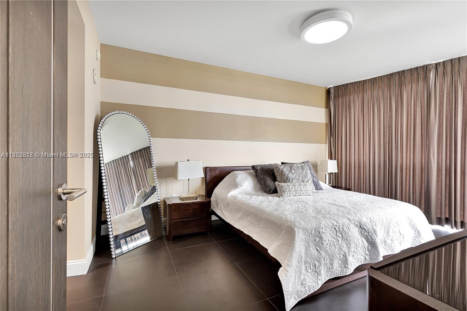 TRUMP ROYALE CONDO - Residential Lease