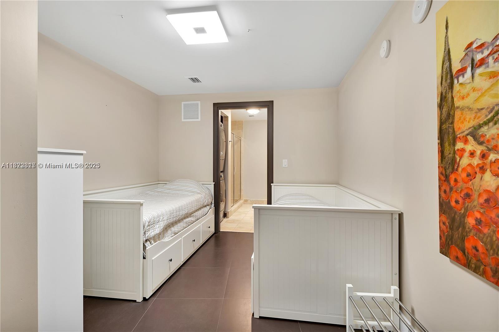 TRUMP ROYALE CONDO - Residential Lease