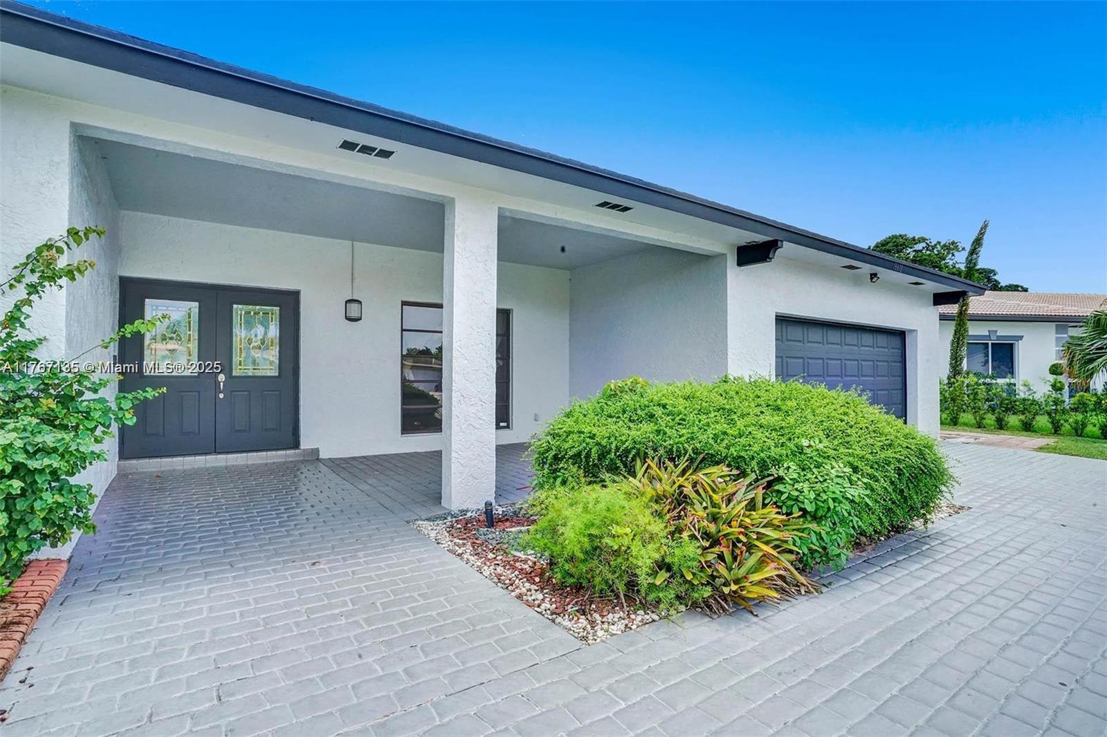 16610 Royal Poinciana ct