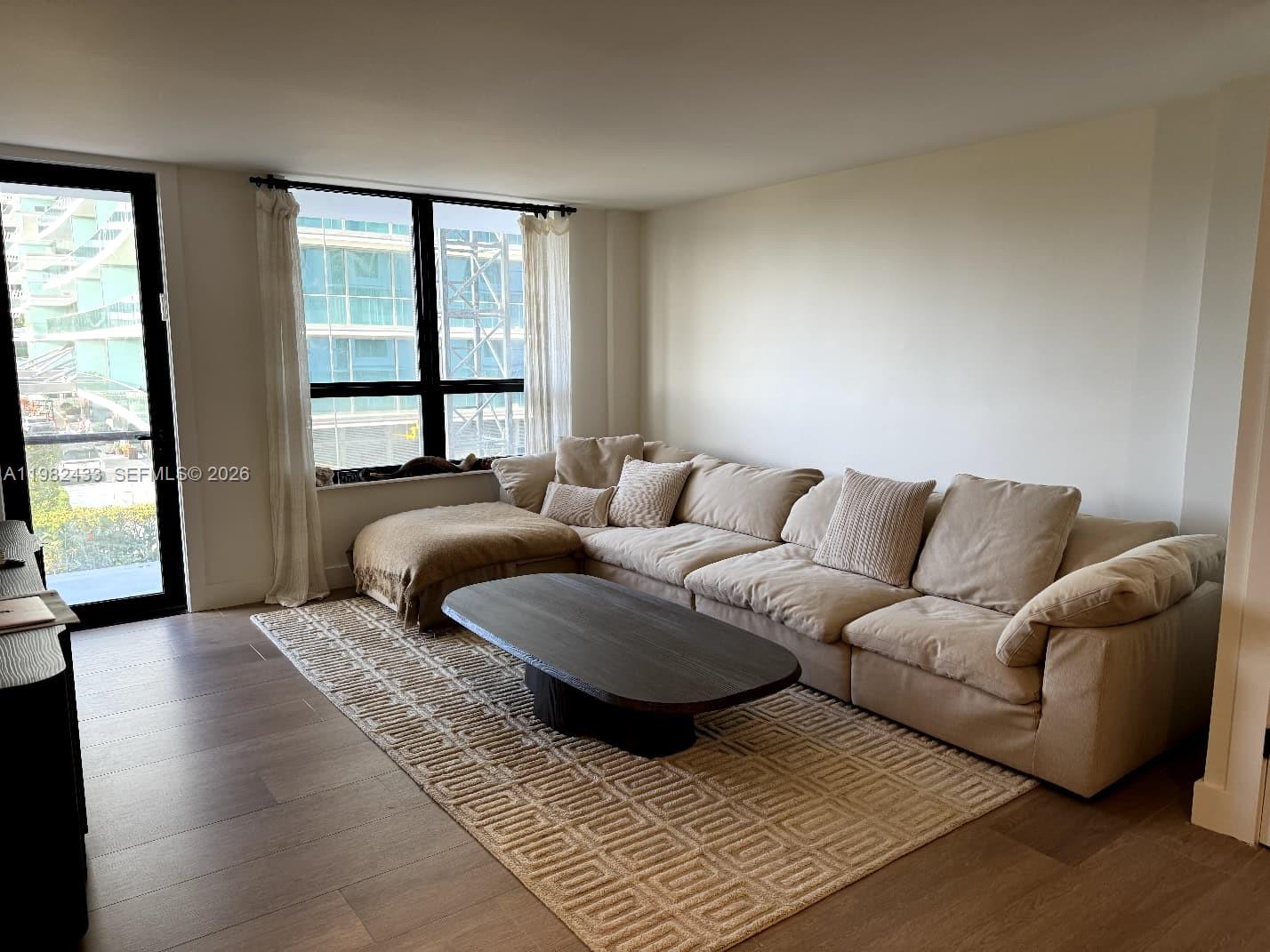 10185 Collins Ave 323