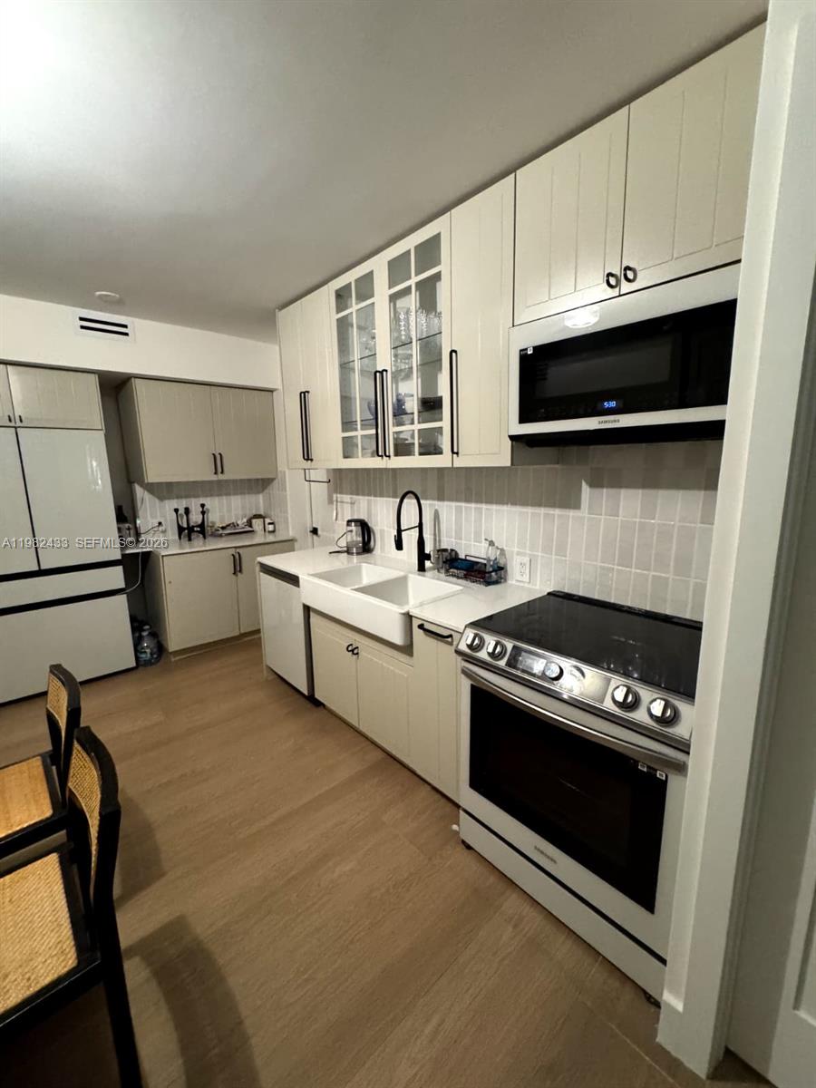 THE PLAZA OF BAL HARBOUR - Residential Lease