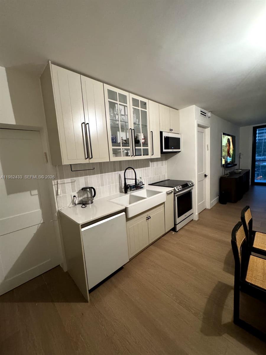 THE PLAZA OF BAL HARBOUR - Residential Lease